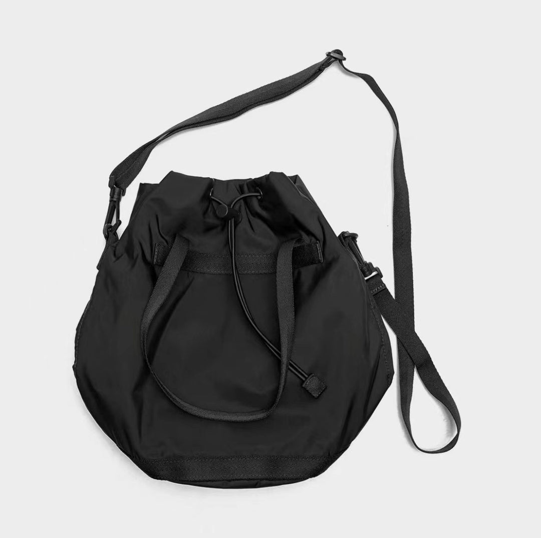 Large Capactiy Drawstring Bucket Bag Nylon Crossbody Bag Lightweight Versatile Shoulder Bag